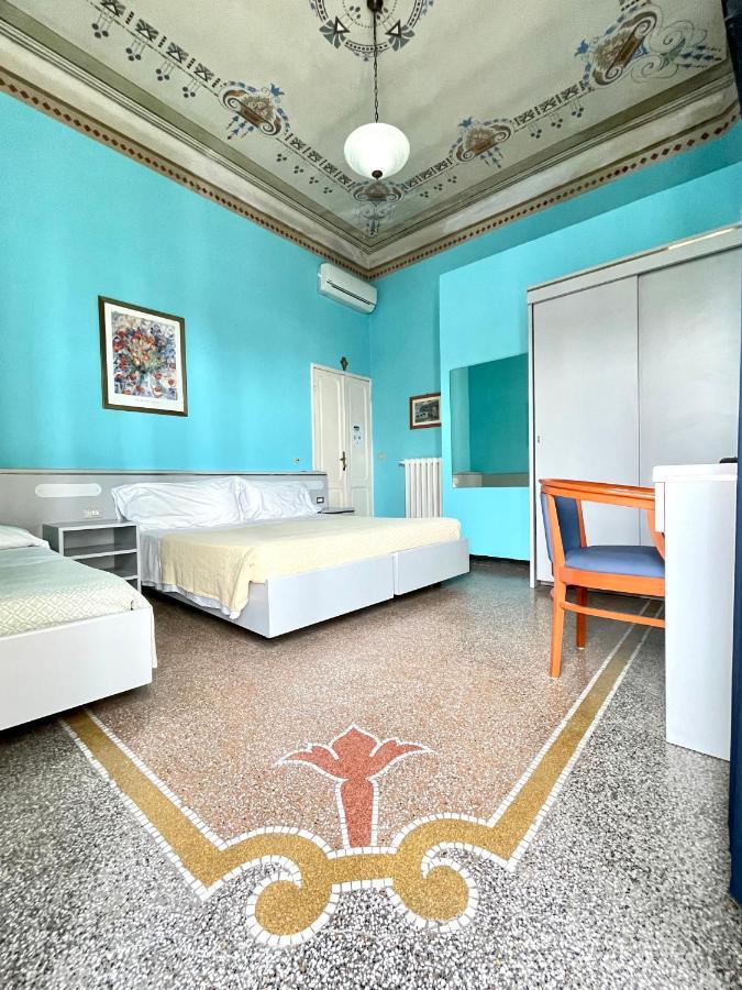 Hotel Doria キアーヴァリ エクステリア 写真