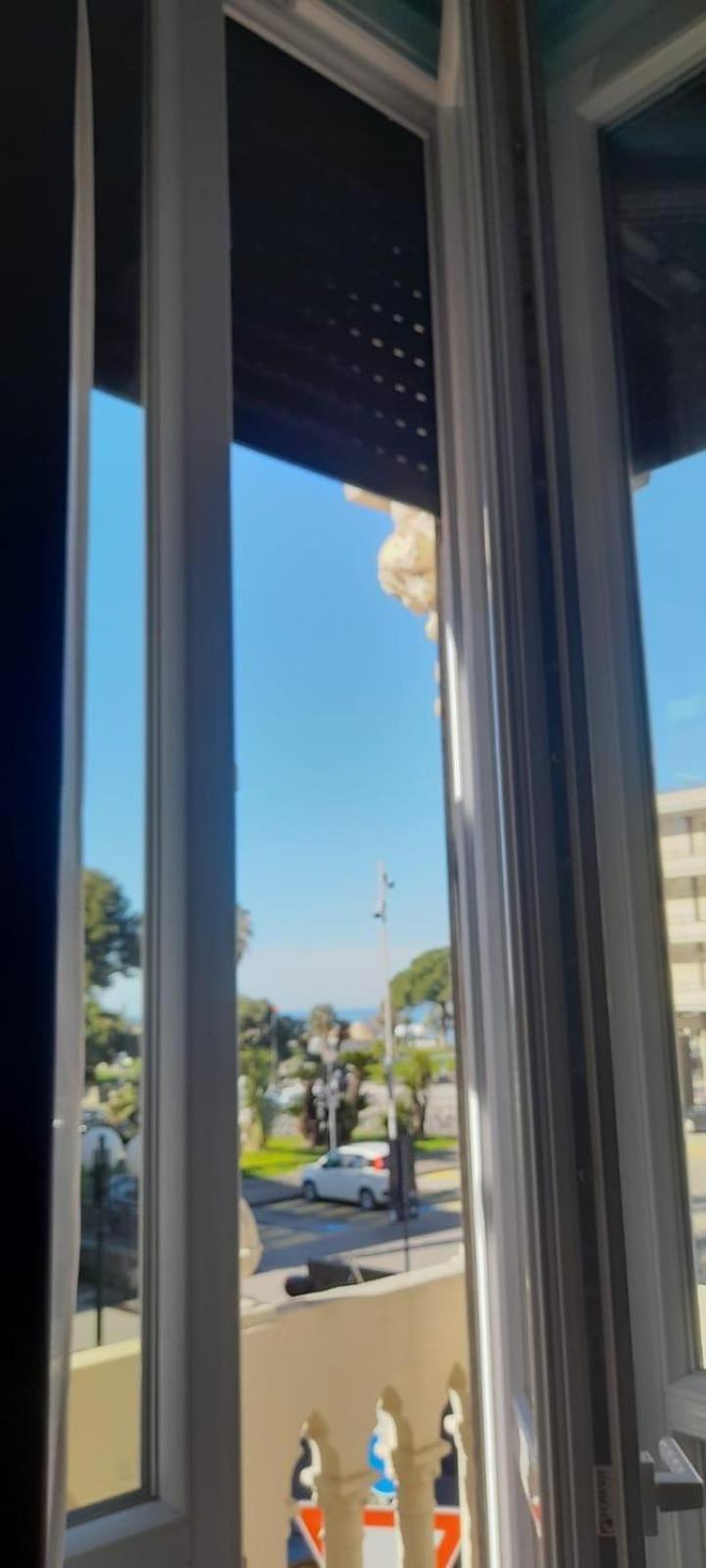 Hotel Doria キアーヴァリ エクステリア 写真
